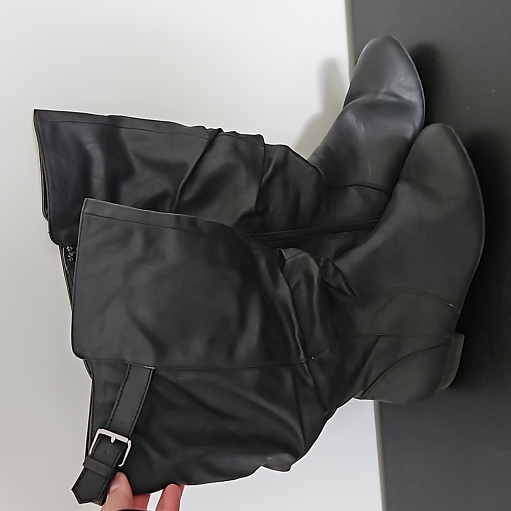 Women's slouchy under the knee high boots